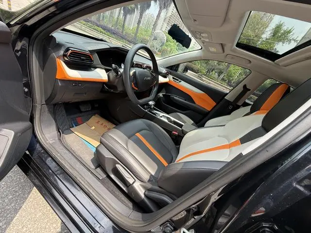 Dongfeng Fengshen Yi Hyun Mach Version 1.5L Automatic Glory Version