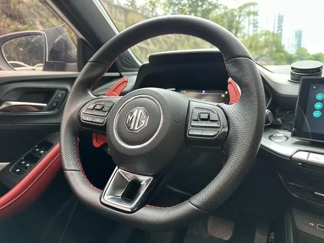 MG MG5 300TGI DCT Green Luxury Ultimate Edition