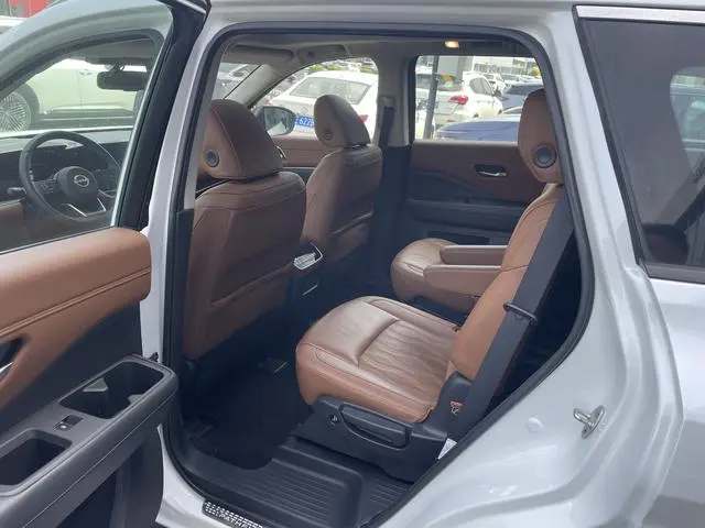 Nissan Exploring the land 380VC-TURBO four-wheel drive Zhizun Edition six-seater