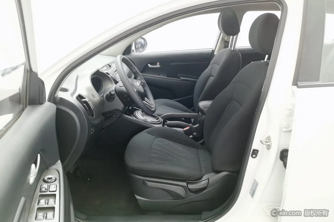 Kia Smart running 2.0L automatic two-wheel drive version GL