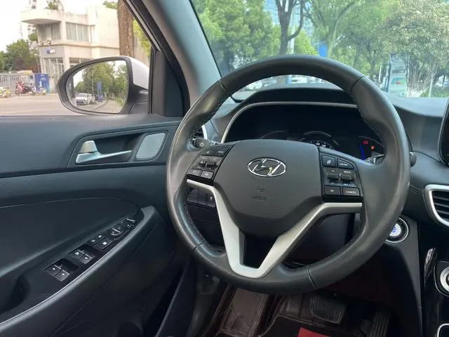 Hyundai Tucson 280TGDi dual-clutch two-wheel drive fashion version of the country VI