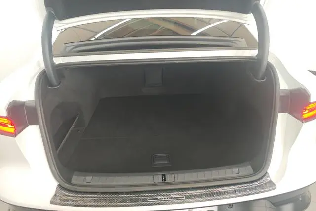 VOYAH Lantu chasing light PHEV Ultra-long battery life, four-wheel drive executive edition