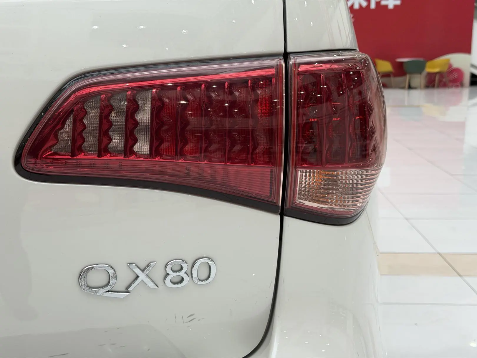 Infiniti Infiniti QX80 5.6L 4WD