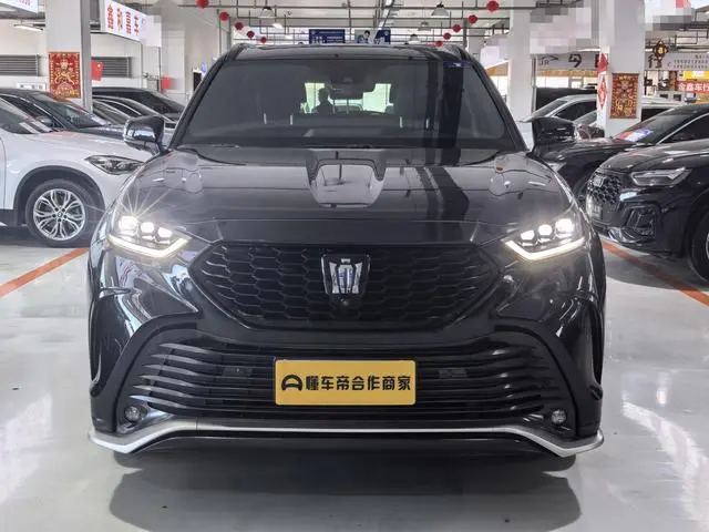 TOYOTA Crown Lufang Smart hybrid dual engine 2.5L E-CVT four-wheel drive Deluxe Edition