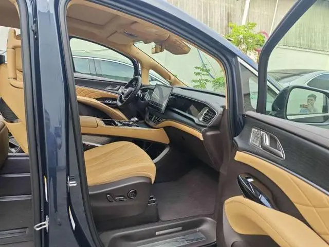 Denza Denza D9 DM Smart driving version 1020 four-wheel drive flagship model