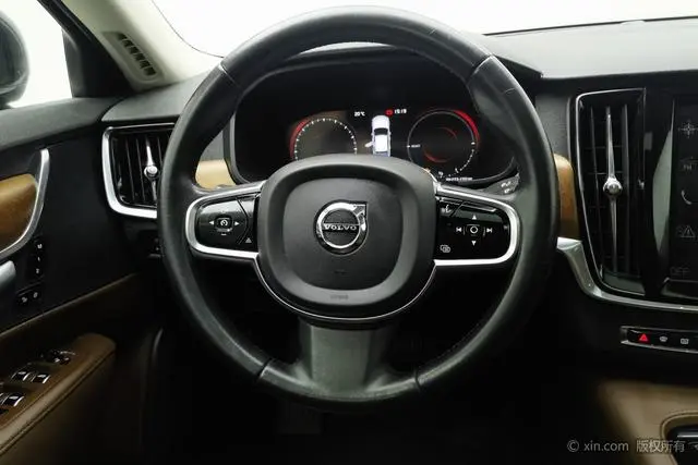 Volvo Volvo S90 PHEV 2.0 T T8 E-drive Hybrid Zhiyi Deluxe Edition