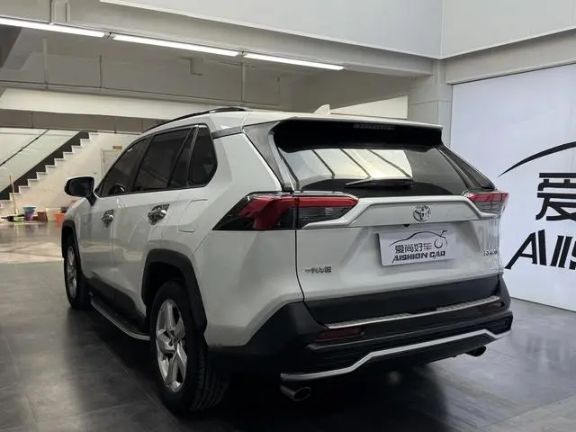 TOYOTA RAV4 Rongfang 2.0L CVT two-wheel drive fashion version
