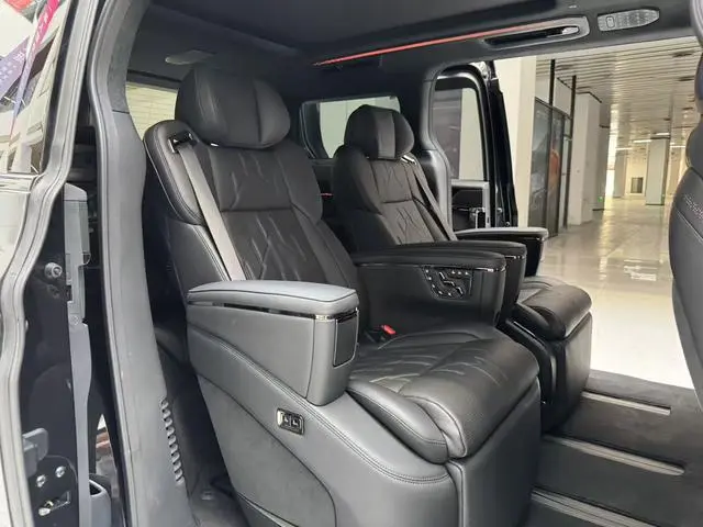 ZEEKR ZEEKR 009 Seven-seater aisle version four-wheel drive 108kWh