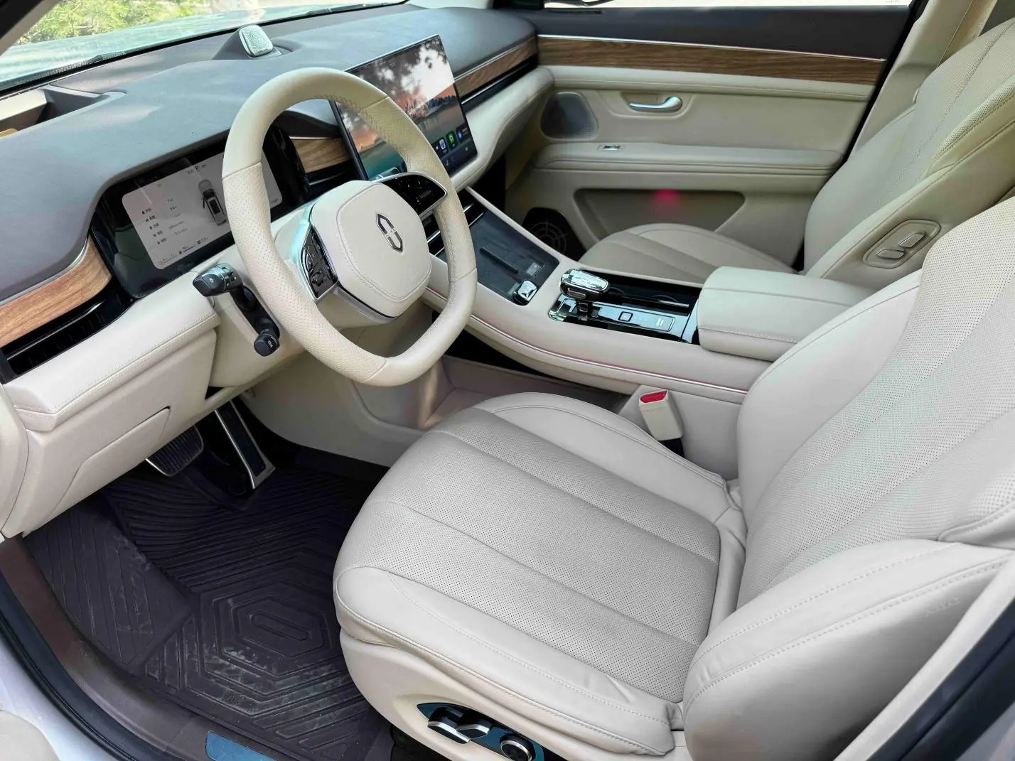 AITO Ask the world M7 Plus five-seater rear drive version