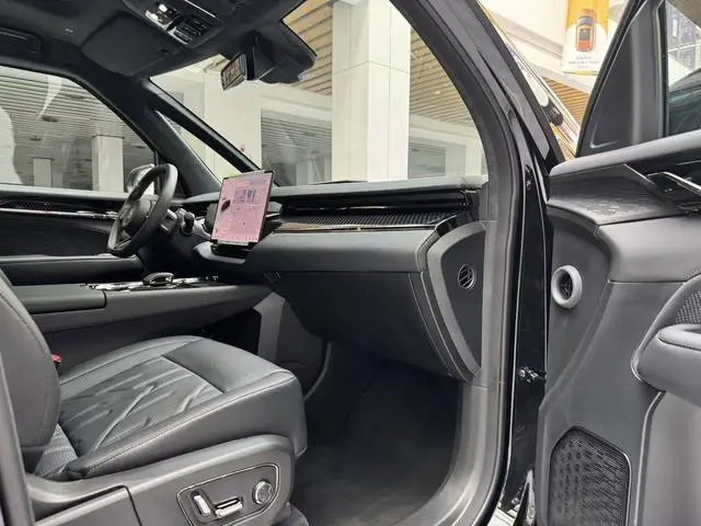 ZEEKR ZEEKR 009 Seven-seater aisle version four-wheel drive 108kWh