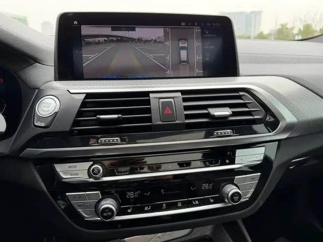 BMW BMW X4 xDrive25i M Sports Yao Ye Suit