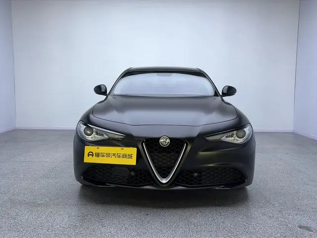 Alfa Romeo Giulia 2.0T 280HP Deluxe Edition