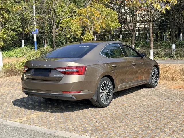 Skoda Speed pie ZI330 DSG Comfort Edition Country V