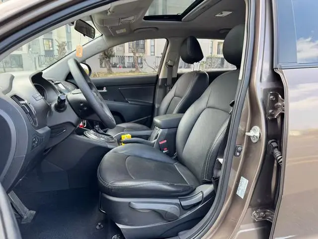 Kia Smart running 2.0L automatic two-wheel drive version GL