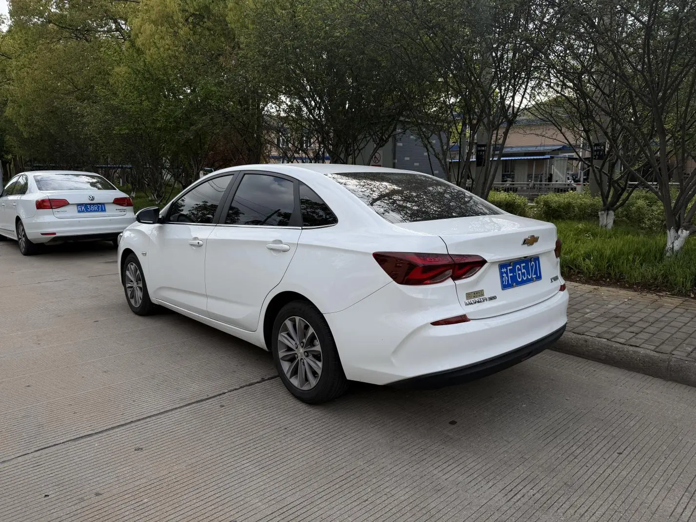 Chevrolet Cruze 320 automatic Enjoy Skylight version