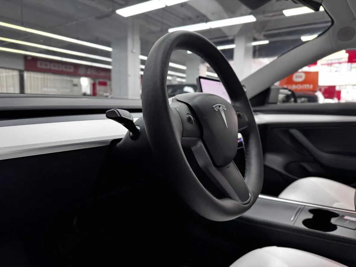 Tesla Model 3 Upgraded version of standard battery life rear drive