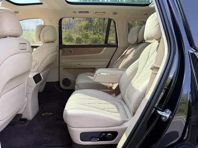 AITO Ask the world M9 Extended range Ultra six-seater version