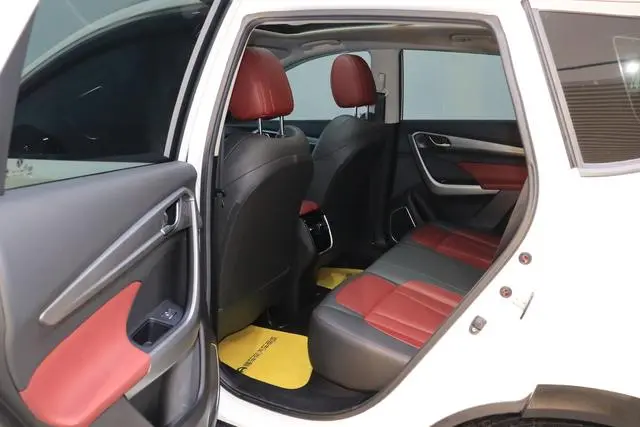 Dongfeng Fengshen Dongfeng Fengshen AX7 PRO 1.6T Automatic Glory Edition