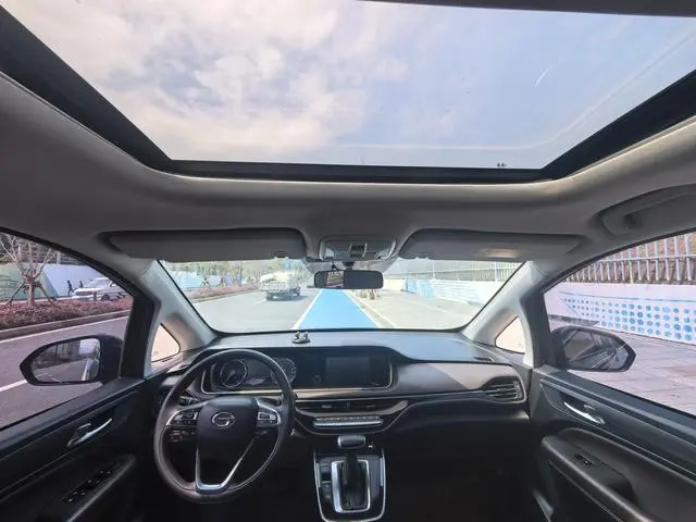 GAC Trumpchi M6 270T automatic Deluxe Edition 7-seater Country VI