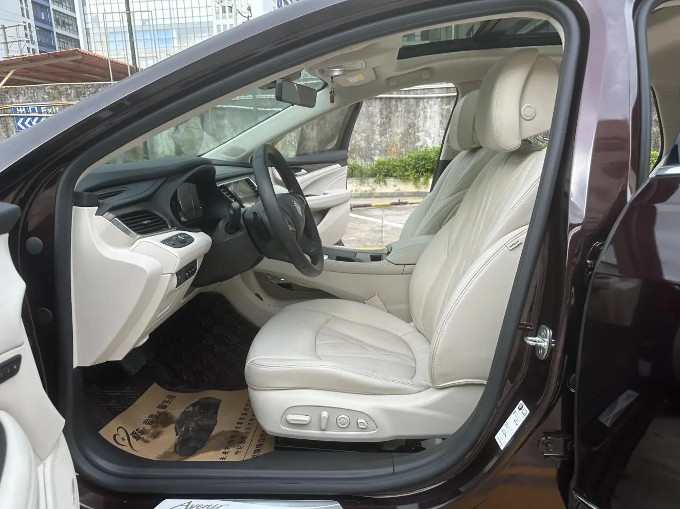 Buick Lacrosse Avenir Flagship