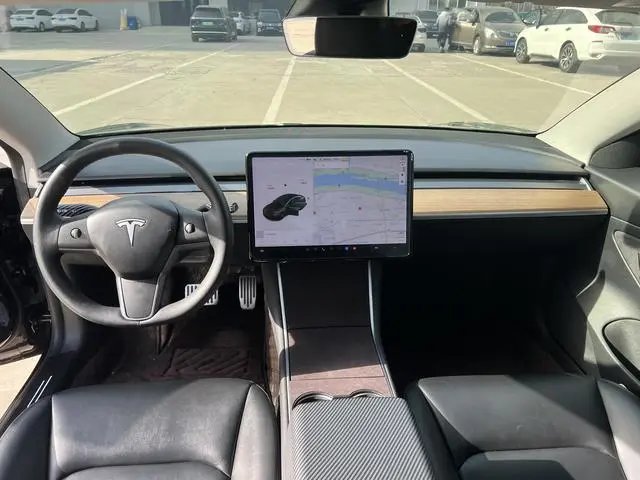 Tesla Model 3 Upgraded version of standard battery life rear drive