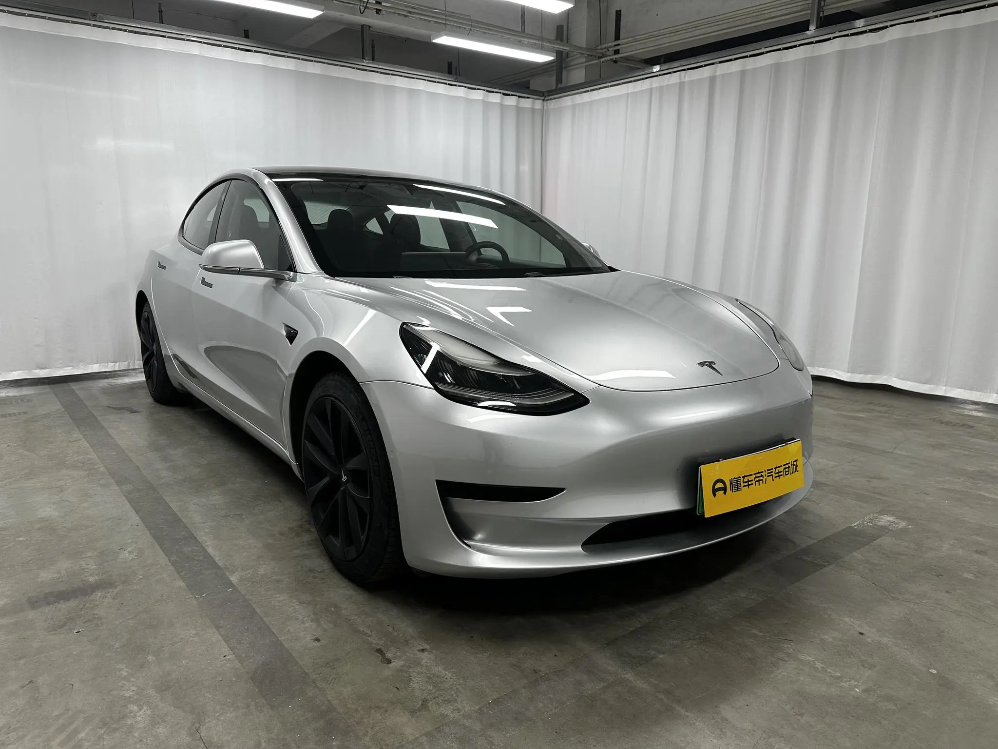 Tesla Model 3 Upgraded version of standard battery life rear drive