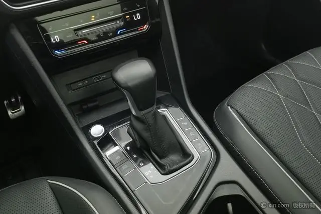 Volkswagen Tiguan L 330TSI two-wheel drive R-Line Premium edition