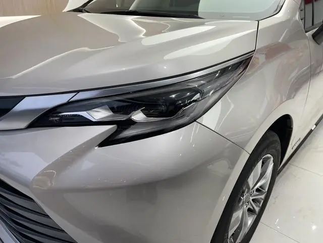 TOYOTA Saina 2.5L Hybrid Extreme Edition