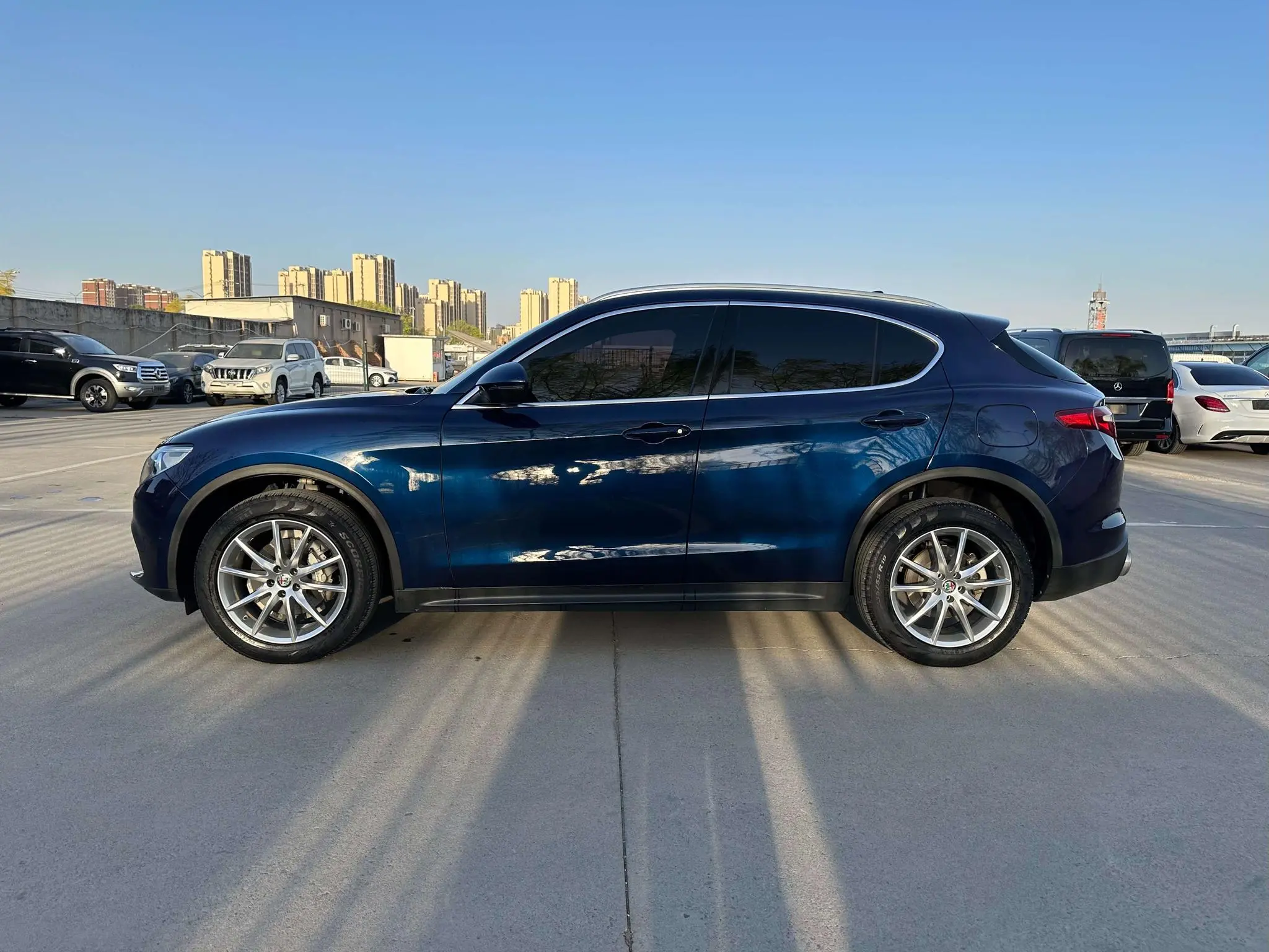 Alfa Romeo Stelvio 2.0T 200HP Deluxe Edition