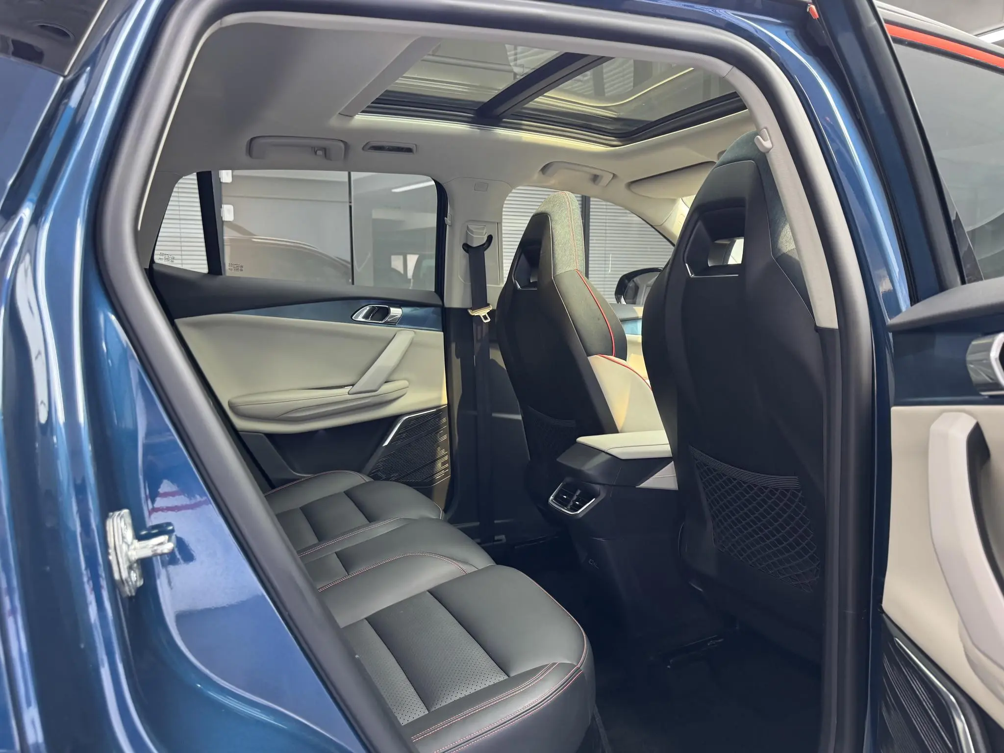 LYNK & CO Lynk 06 1.5T Yao Halo