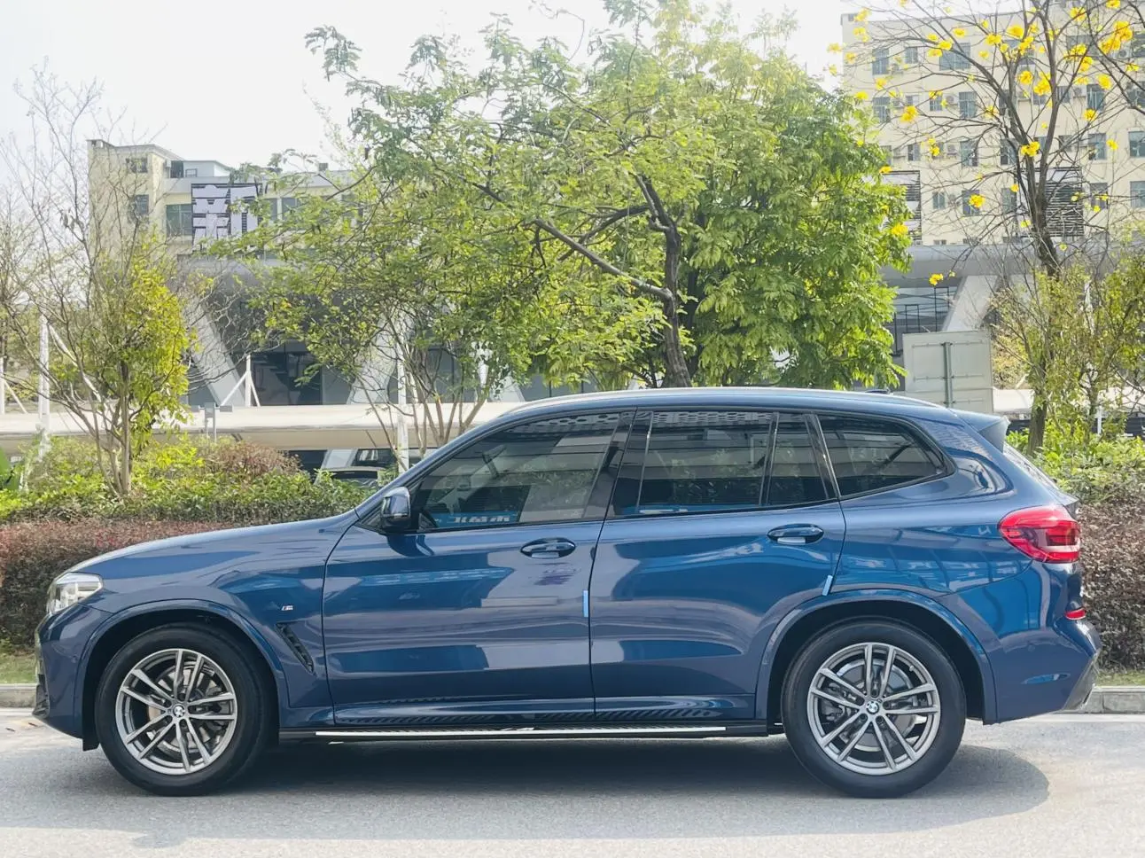 BMW BMW X3 xDrive25i M sports suit