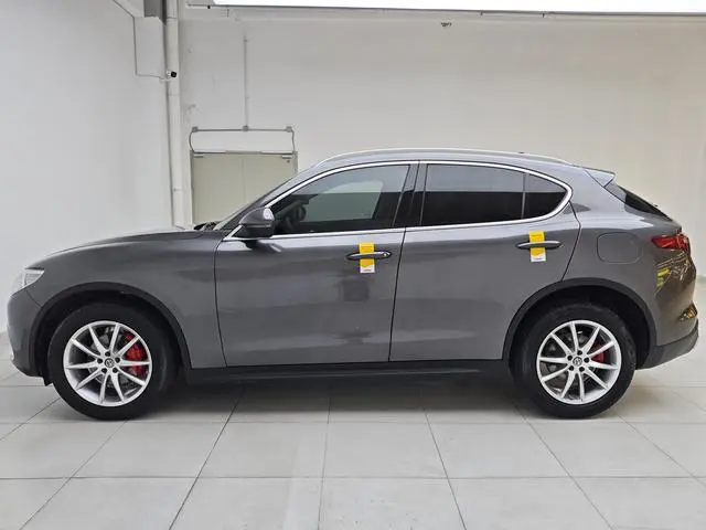 Alfa Romeo Stelvio 2.0T 280HP Deluxe Edition