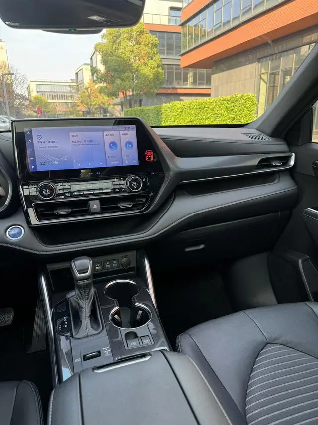 TOYOTA Crown Lufang 2.5L HEV four-wheel drive Premium Edition