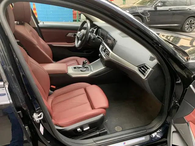 BMW BMW 3 Series 330i M Sports Yao Ye Suit