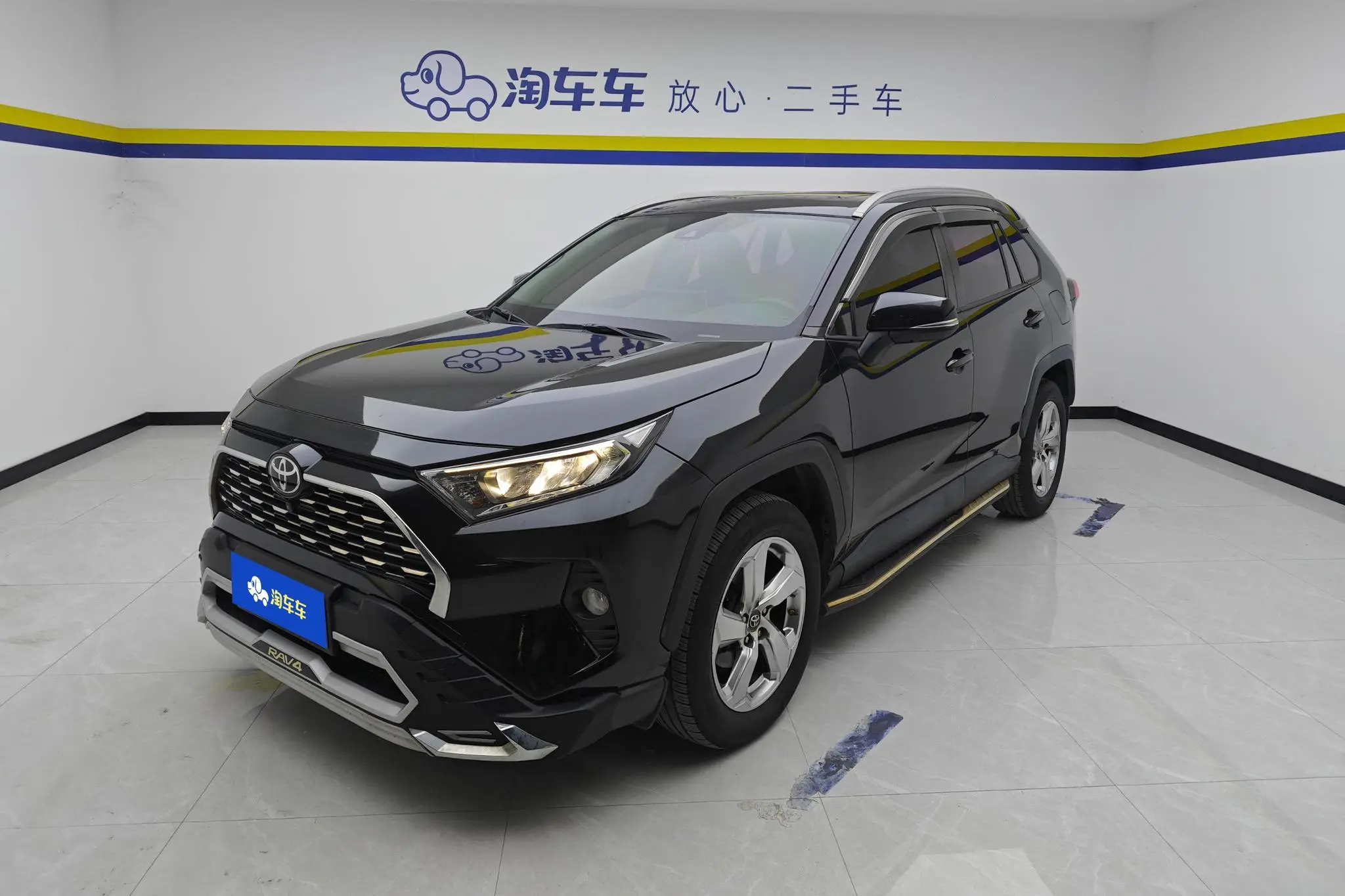 TOYOTA RAV4 Rongfang 2.0L CVT two-wheel drive fashion version
