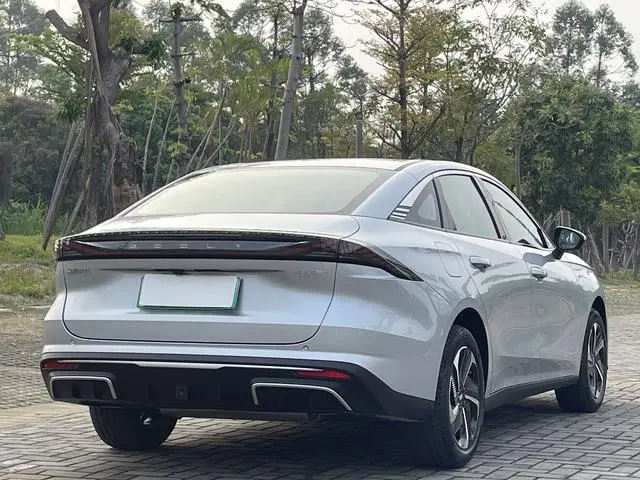 Geely Galaxy Galaxy L6 1.5 EM-i DHT 140KM Starship Version