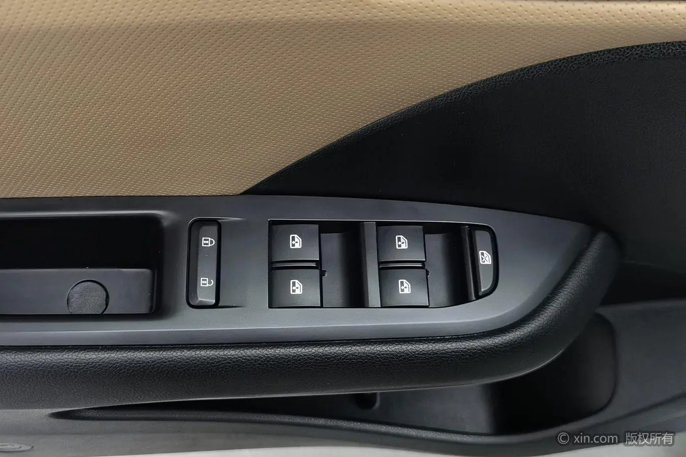 Chevrolet Cruze 320 automatic Enjoy Skylight version