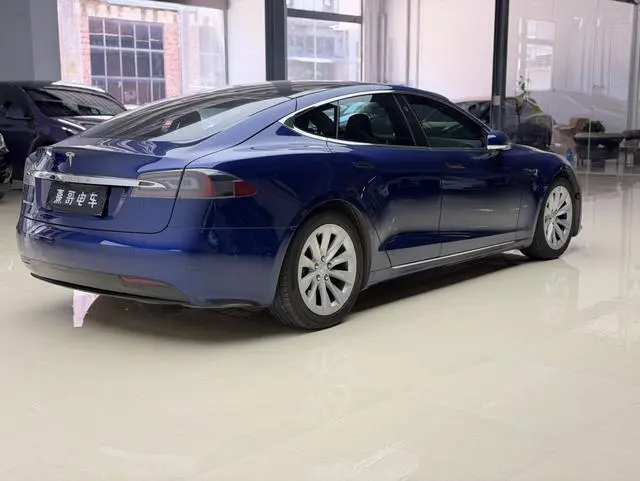 Tesla Model S 75D Standard battery life version