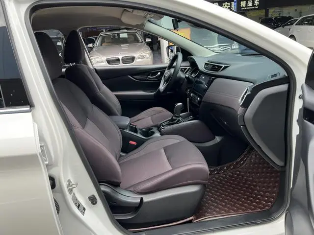 Nissan Qashqai 2.0 L XV Smart Edition