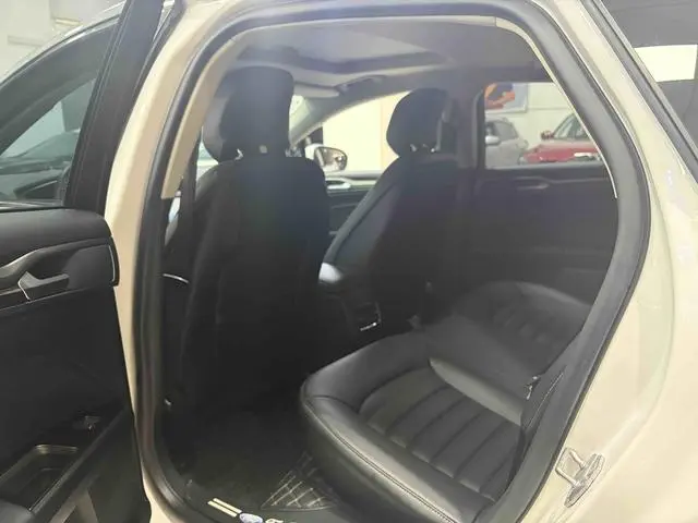 Ford Mondeo EcoBoost 200 fashion type