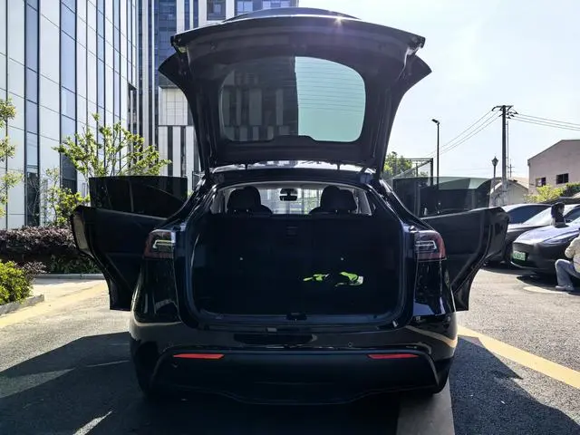 Tesla Model Y Rear-wheel drive version