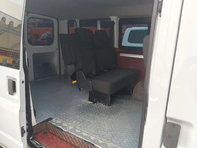 JMC Fushun 2.0T manual diesel short-axle low-top commercial multi-function passenger car 5 seats