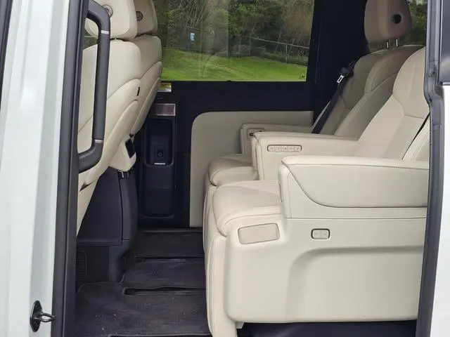 Li Auto Ideal MEGA Home Family Special Edition