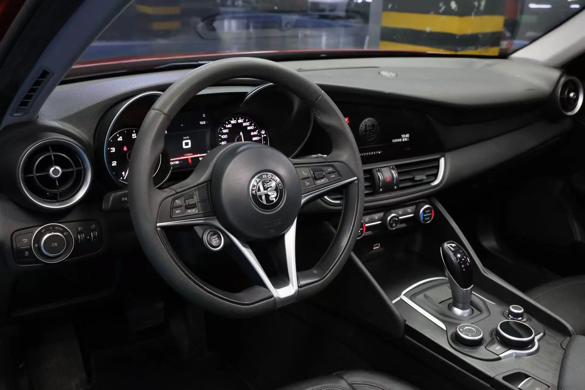 Alfa Romeo Giulia 2.0T 200HP Deluxe Edition