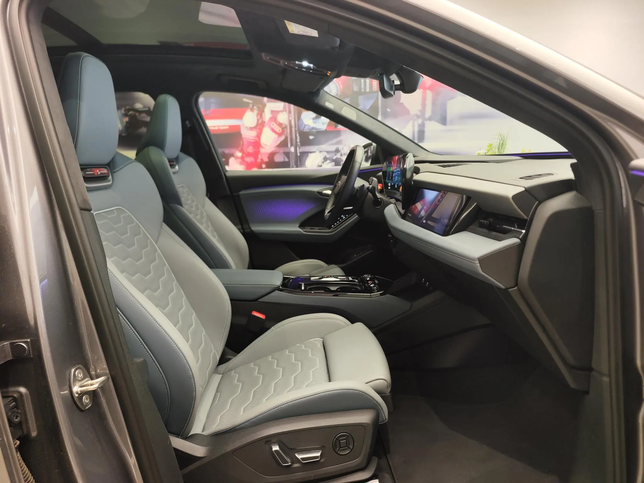 Audi Audi Q6L e-tron First pilot version