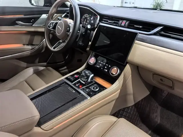 Jaguar Jaguar XFL 2.0T P250 two-wheel drive Exclusive Deluxe Edition