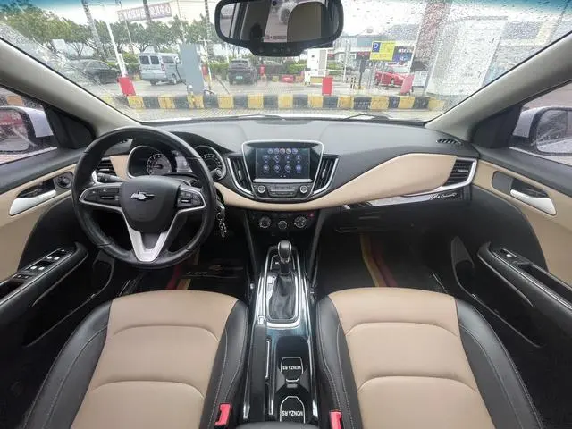 Chevrolet Cruze 320 automatic Enjoy Skylight version