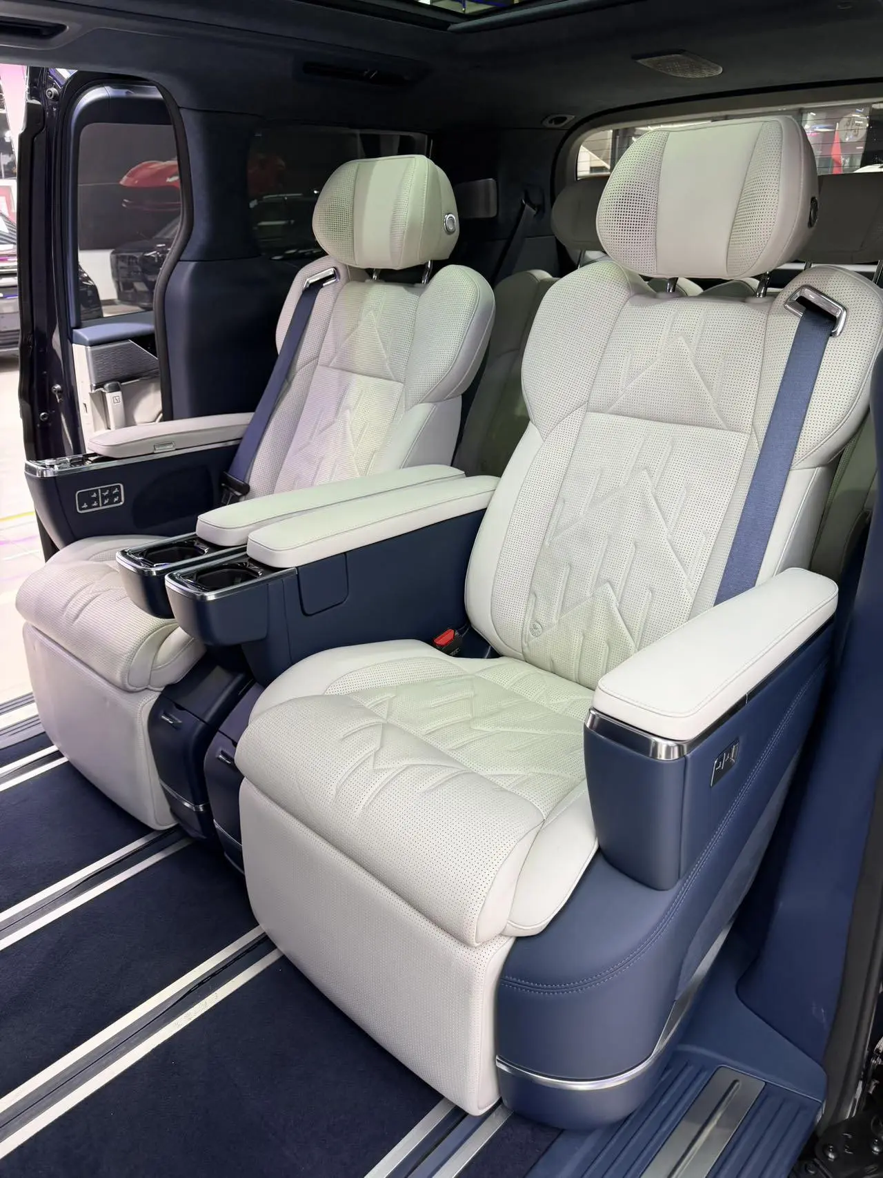 ZEEKR ZEEKR 009 Six-seater executive edition four-wheel drive 108kWh