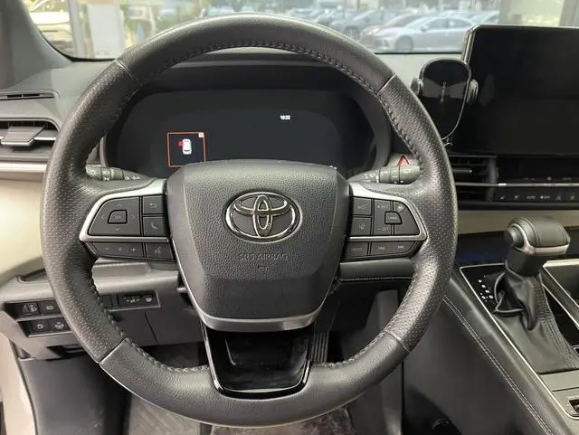 TOYOTA Saina 2.5L Hybrid Extreme Edition