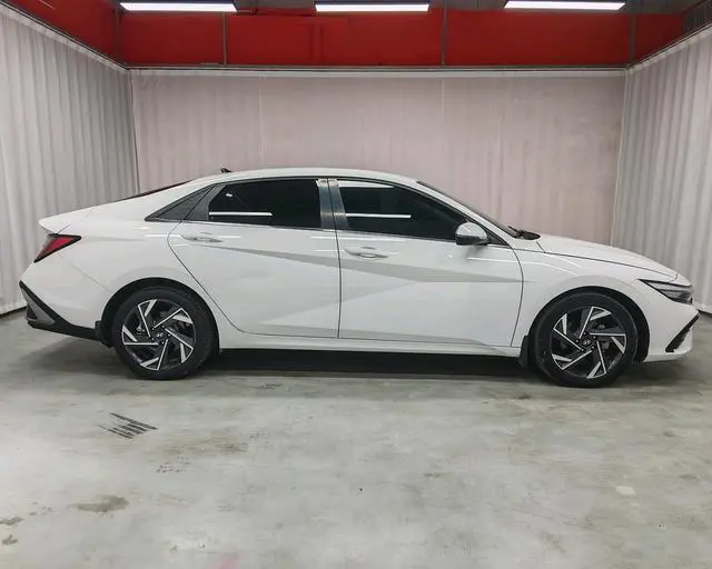 Hyundai Elantra 1.5L CVT LUX Premium Edition